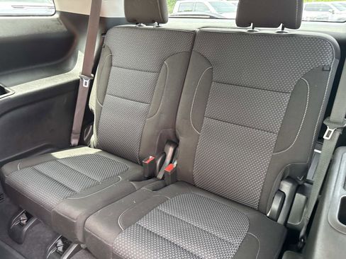Certified 2023 GMC Acadia SLE w/ Driver Convenience Package FWD image 31