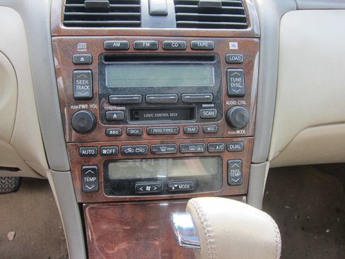 Used 2002 Toyota Avalon XLS FWD image 9
