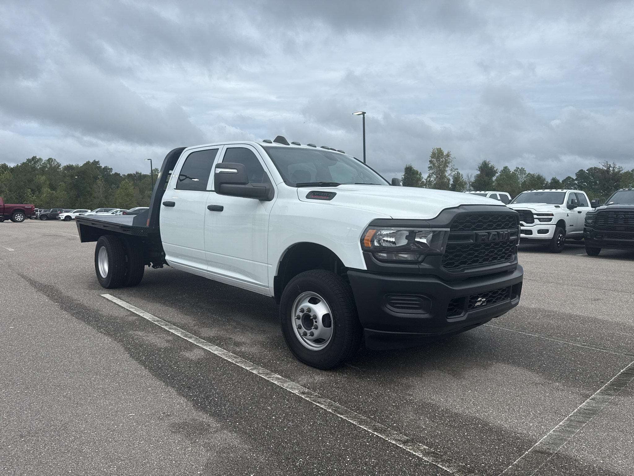 New 2024 RAM 3500 Tradesman w/ Convenience Group AWD/4WD image 5