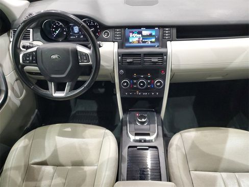 Used 2018 Land Rover Discovery Sport SE image 9