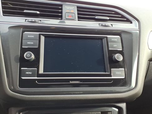 Certified 2022 Volkswagen Tiguan S image 17