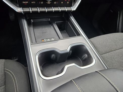 Used 2025 GMC Acadia Elevation image 18