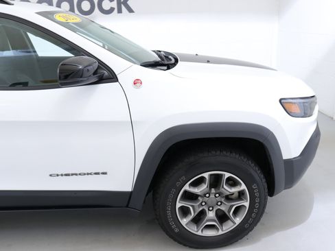 Used 2022 Jeep Cherokee Trailhawk image 10