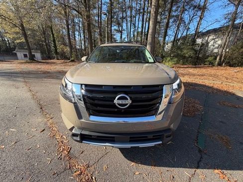 Used 2024 Nissan Pathfinder Platinum image 9