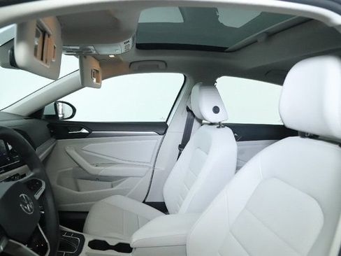 Used 2024 Volkswagen Jetta SE w/ Panoramic Sunroof Package FWD image 20