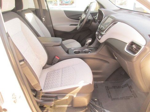 Used 2022 Chevrolet Equinox LS w/ LS Convenience Package image 14