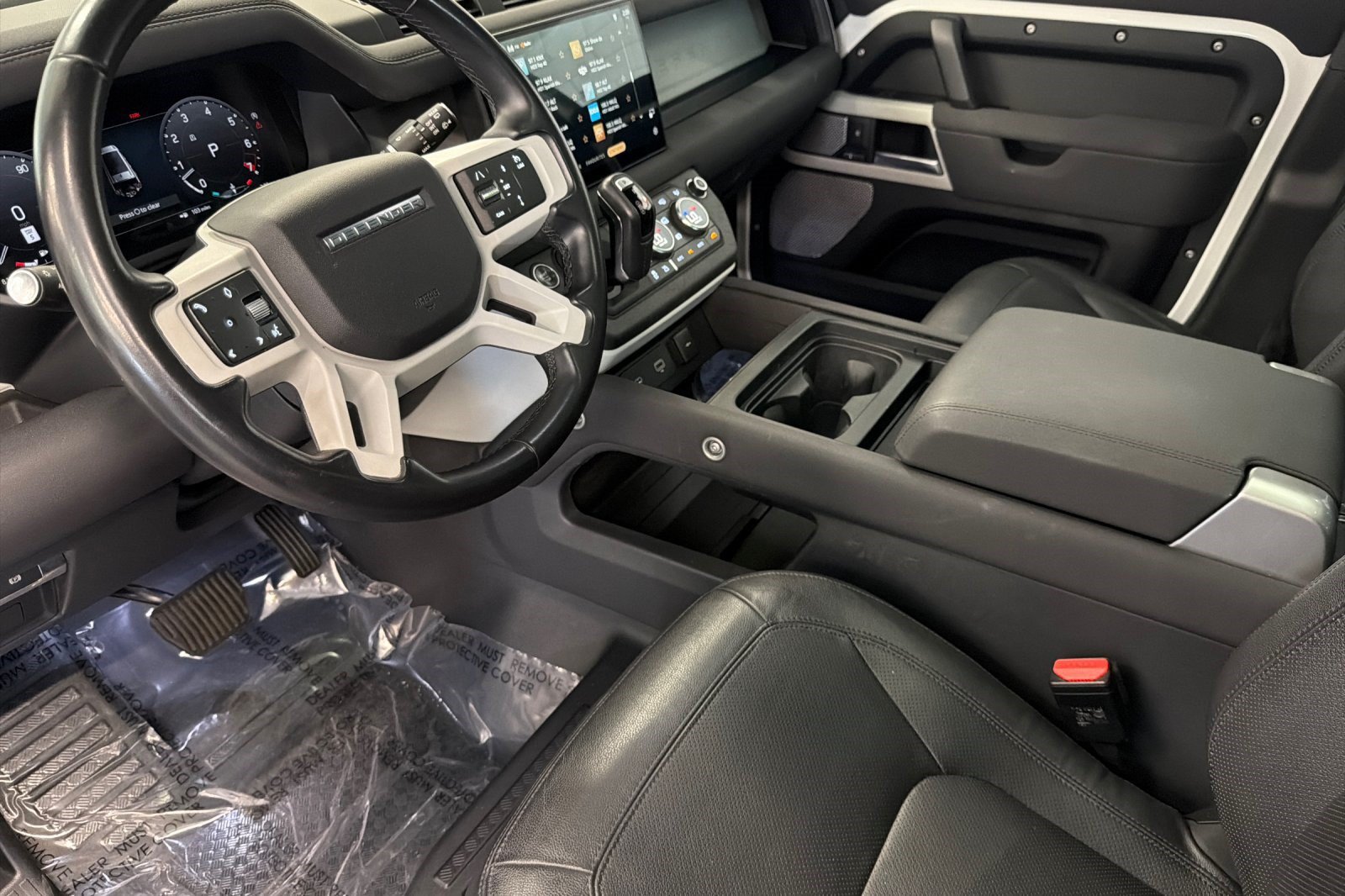 Used 2023 Land Rover Defender 130 SE AWD/4WD image 4