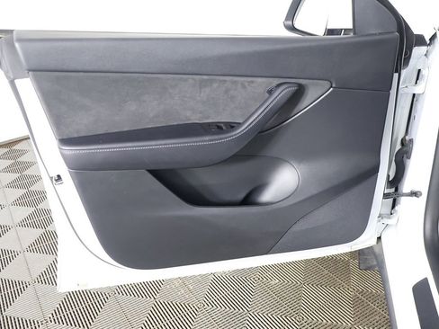 Used 2021 Tesla Model Y Long Range image 25