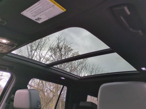 Used 2023 Chevrolet Tahoe Z71 w/ Luxury Package image 18