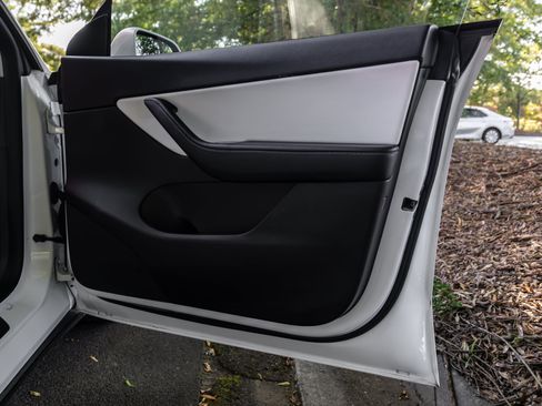 Used 2020 Tesla Model Y Long Range AWD/4WD image 35