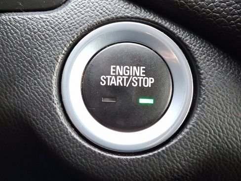 Used 2018 Chevrolet Equinox LT image 23