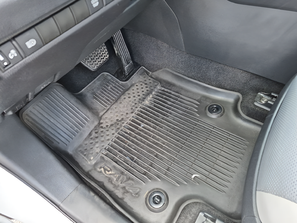 Used 2024 Toyota RAV4 Limited FWD image 17