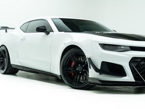 Used 2018 Chevrolet Camaro ZL1 image 3