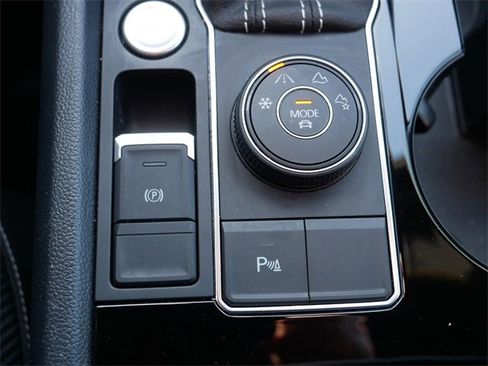 Certified 2023 Volkswagen Atlas Cross Sport SE image 28