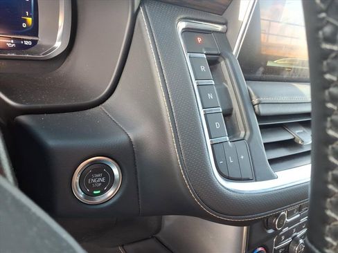 Used 2024 Chevrolet Suburban Premier image 22