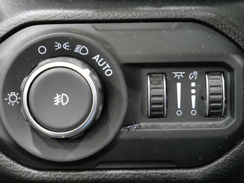 Used 2022 Jeep Wrangler Unlimited Sahara AWD/4WD image 14