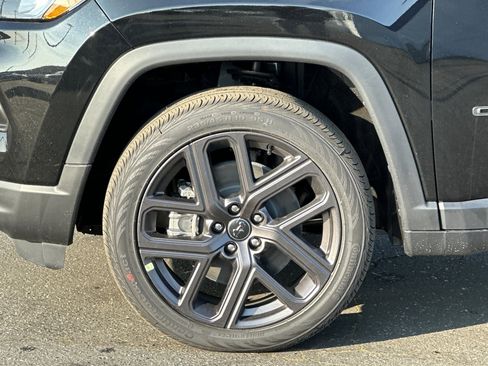 New 2026 Jeep Compass Latitude w/ Sun and Sound Group image 25