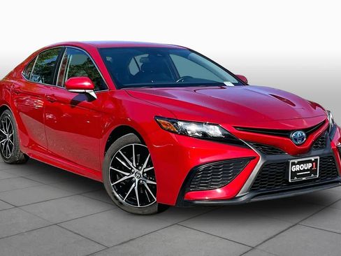 Certified 2024 Toyota Camry SE FWD image 3
