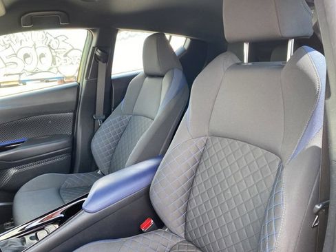 Used 2021 Toyota C-HR XLE image 10