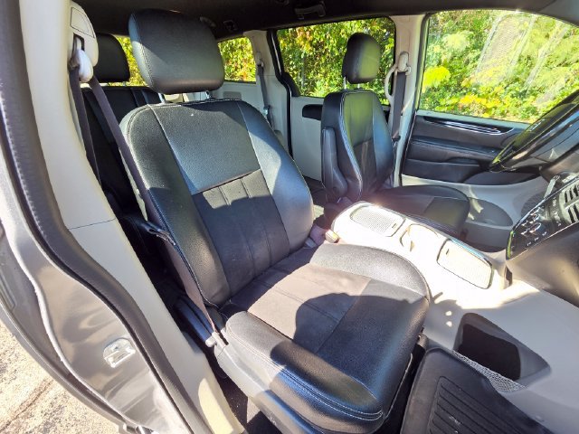 Used 2020 Dodge Grand Caravan SXT FWD image 25