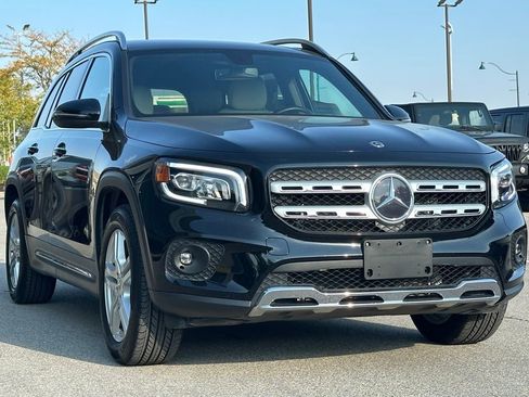 Used 2023 Mercedes-Benz GLB 250 4MATIC w/ Premium Package image 14