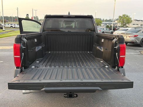 Certified 2025 Toyota Tacoma SR5 AWD/4WD image 33