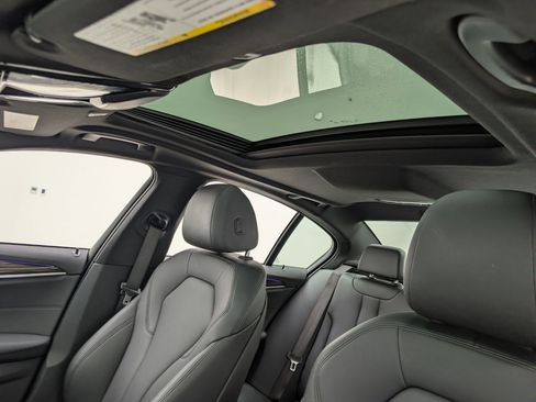 Used 2020 BMW 530i w/ Premium Package image 15