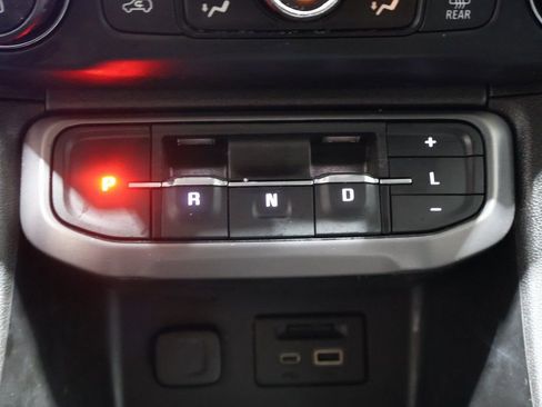 Used 2022 GMC Acadia AT4 image 35