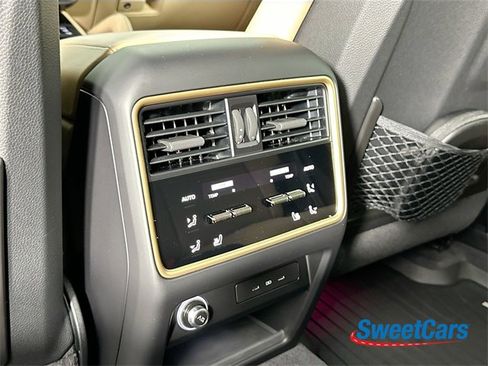 Used 2025 Porsche Cayenne Turbo image 40