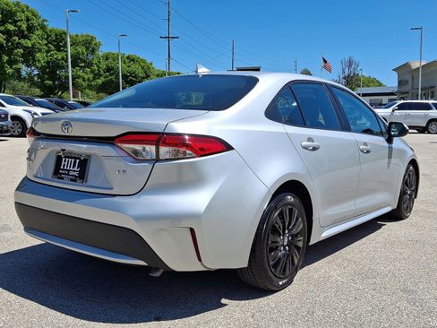 Used 2021 Toyota Corolla LE FWD image 24