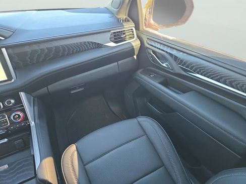 Used 2024 GMC Yukon Denali image 11
