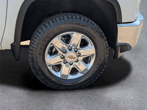Used 2022 Chevrolet Silverado 2500 LTZ w/ LTZ Convenience Package AWD/4WD image 6