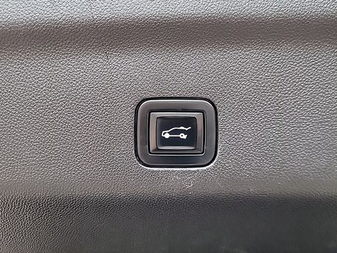 Used 2021 Chevrolet Tahoe Premier AWD/4WD image 34