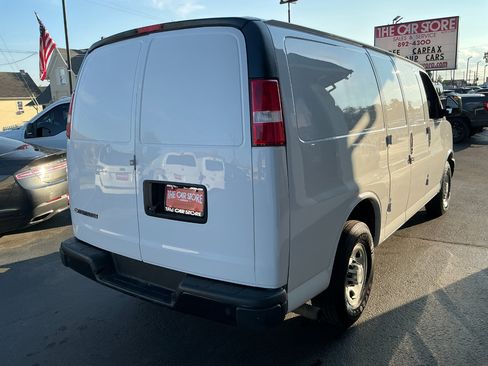 Used 2021 Chevrolet Express 3500 w/ Driver Convenience Package image 24