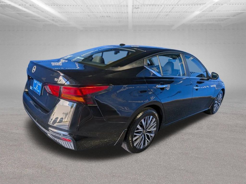Used 2024 Nissan Altima 2.5 SV FWD image 5