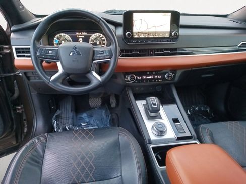 Used 2022 Mitsubishi Outlander SEL image 3