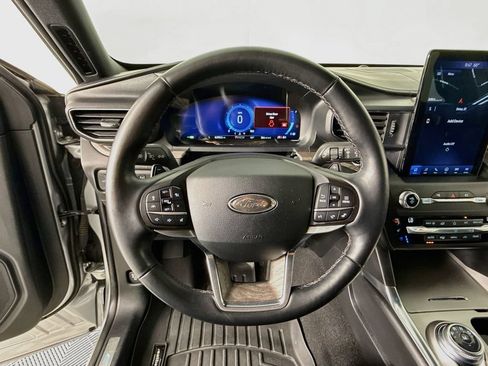Used 2020 Ford Explorer Platinum w/ Premium Technology Package AWD/4WD image 12