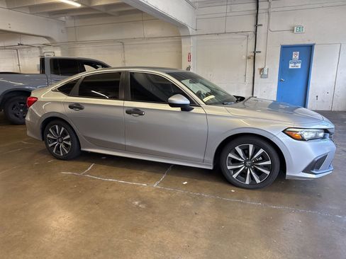 Used 2024 Honda Civic EX image 2