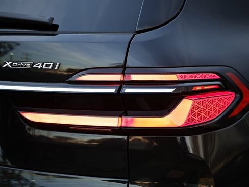 Certified 2024 BMW X7 xDrive40i image 9