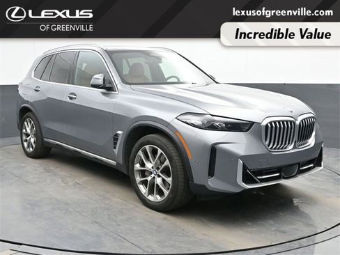 Used 2024 BMW X5 xDrive40i w/ Parking Assistance Package image 2