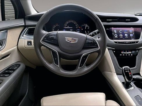 Used 2017 Cadillac XT5 Luxury image 5