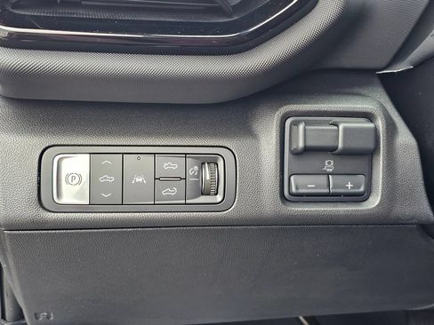 Used 2025 Chevrolet Silverado EV RST AWD/4WD image 25
