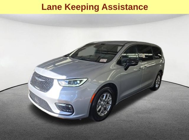 Used 2026 Chrysler Pacifica Select FWD image 5