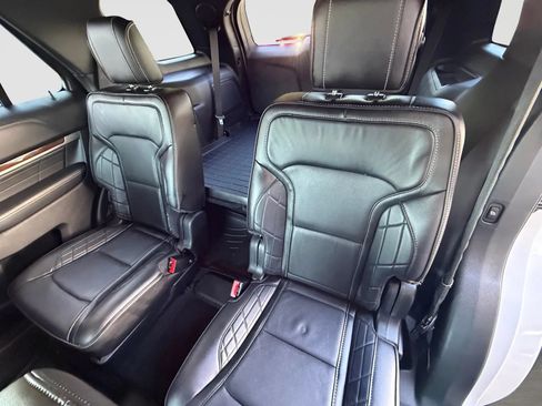 Used 2018 Ford Explorer Platinum AWD/4WD image 15