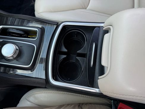 Used 2017 Chrysler 300 Limited image 33