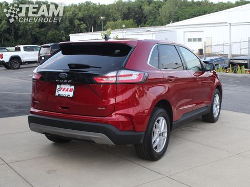 Used 2024 Ford Edge SEL w/ Convenience Package AWD/4WD image 4