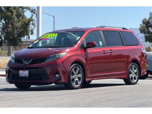 Used 2020 Toyota Sienna SE w/ SE Preferred Package image 8