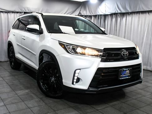 Used 2019 Toyota Highlander SE AWD/4WD image 3