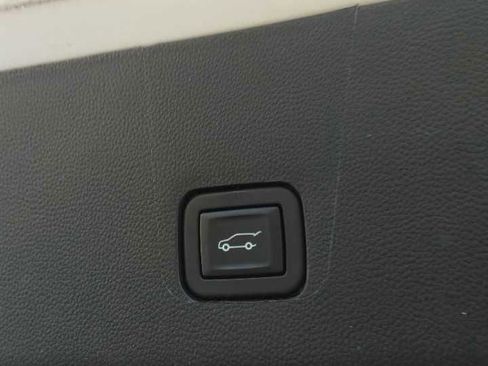 Used 2022 Chevrolet Traverse LT image 12