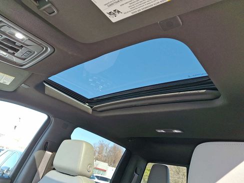 Used 2021 Chevrolet Silverado 1500 LT Trail Boss w/ Convenience Package II image 11